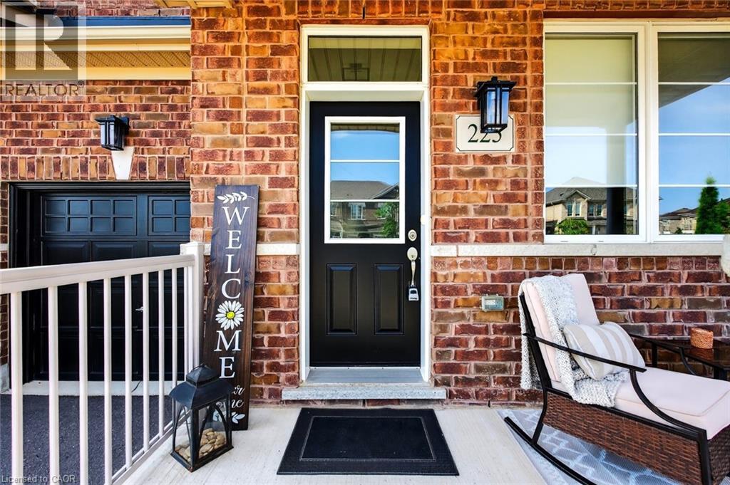 225 SKINNER Road, Waterdown, Ontario, L8B1X2 — Photo 4