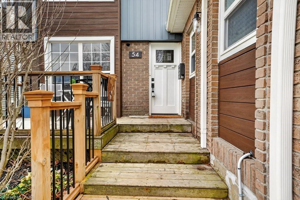 54 DEERWOOD Crescent, Kitchener, Ontario, N2N1R3 — Photo 3