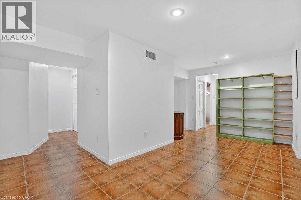 54 DEERWOOD Crescent, Kitchener, Ontario, N2N1R3 — Photo 31