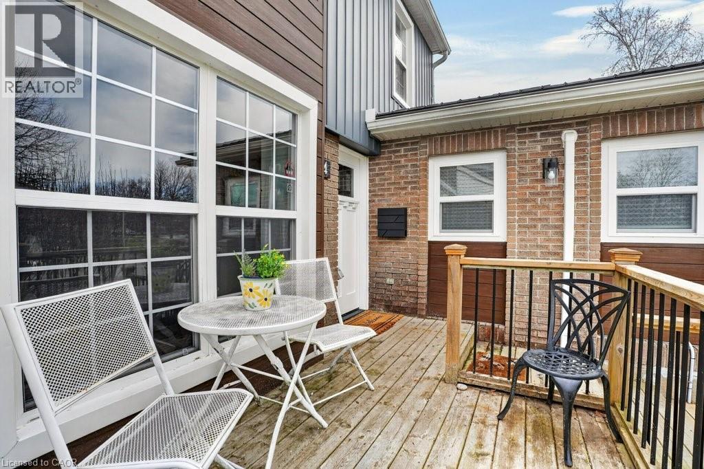54 DEERWOOD Crescent, Kitchener, Ontario, N2N1R3 — Photo 4