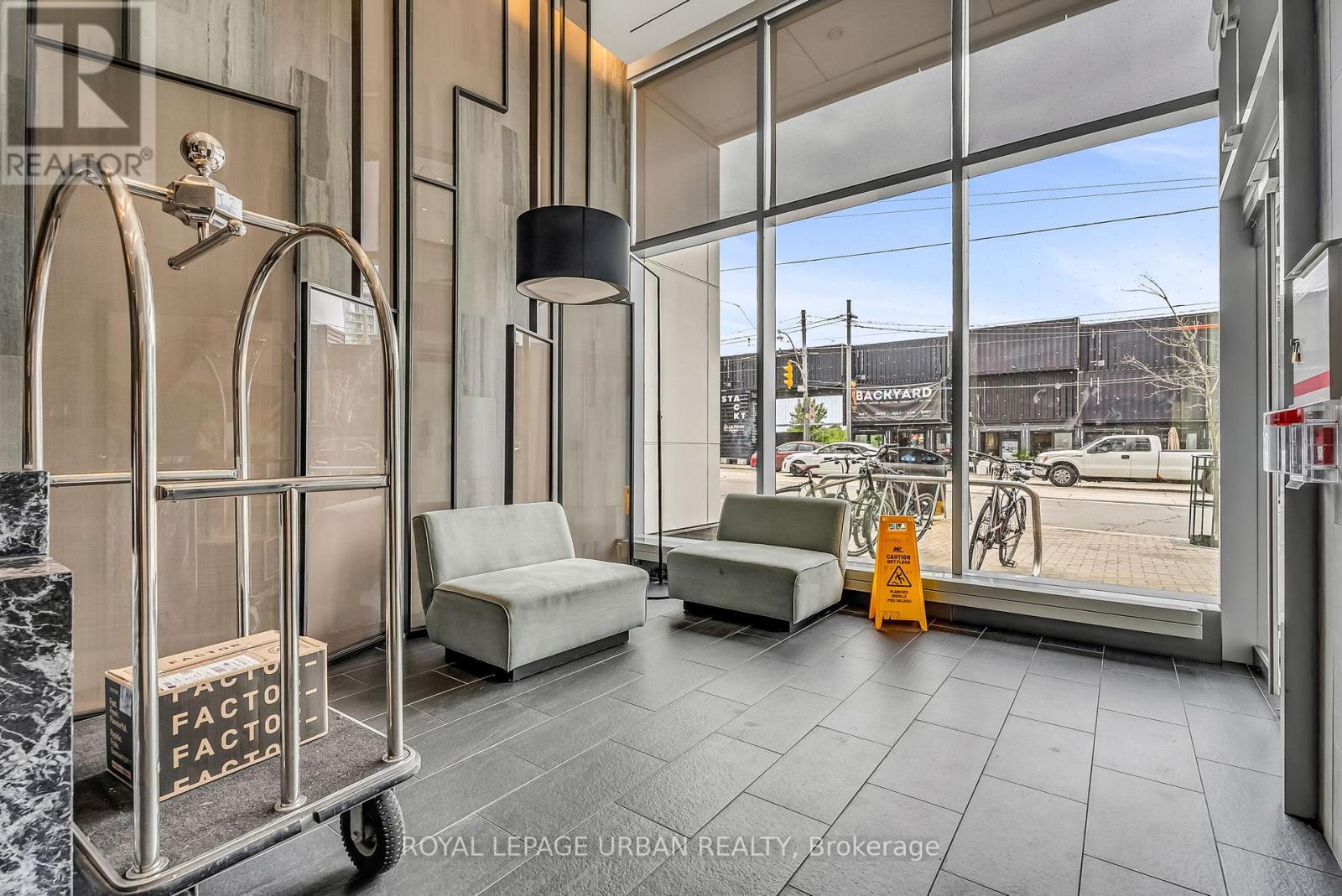 611 - 27 BATHURST STREET, Toronto (Waterfront Communities), Ontario, M5V0R1 — Photo 3