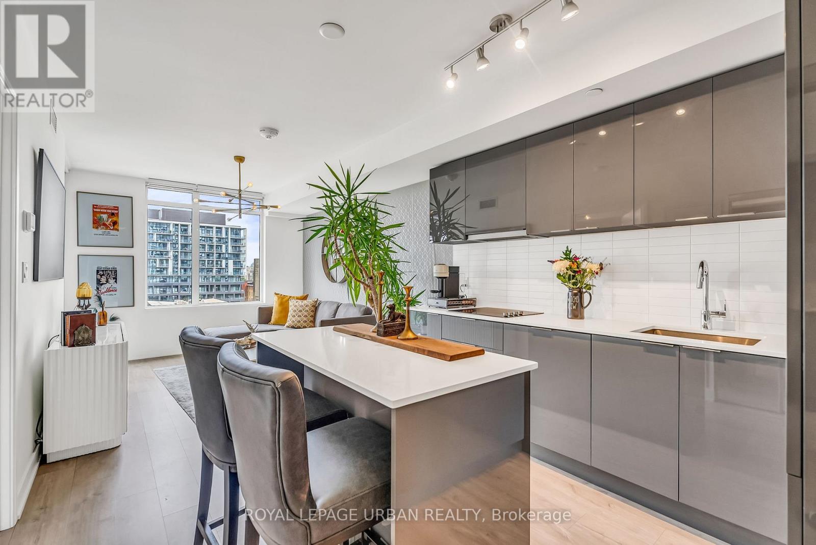 611 - 27 BATHURST STREET, Toronto (Waterfront Communities), Ontario, M5V0R1 — Photo 8