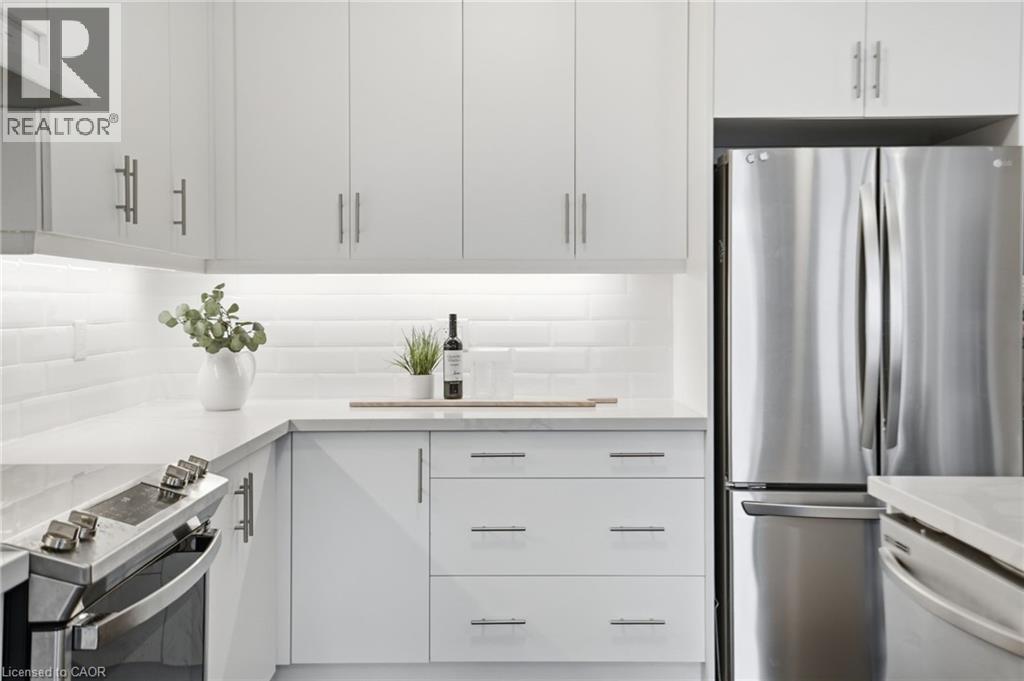 24 GREAT FALLS Boulevard, Waterdown, Ontario, L8B1X8 — Photo 10