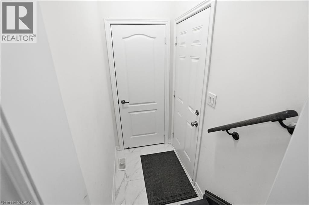 24 GREAT FALLS Boulevard, Waterdown, Ontario, L8B1X8 — Photo 19