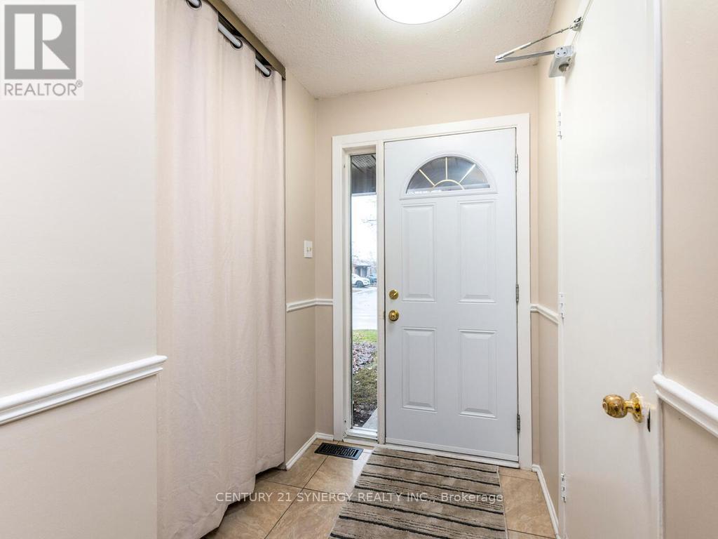 16 - 71 CLARKSON CRESCENT, Ottawa, Ontario, K2L3C9 — Photo 2