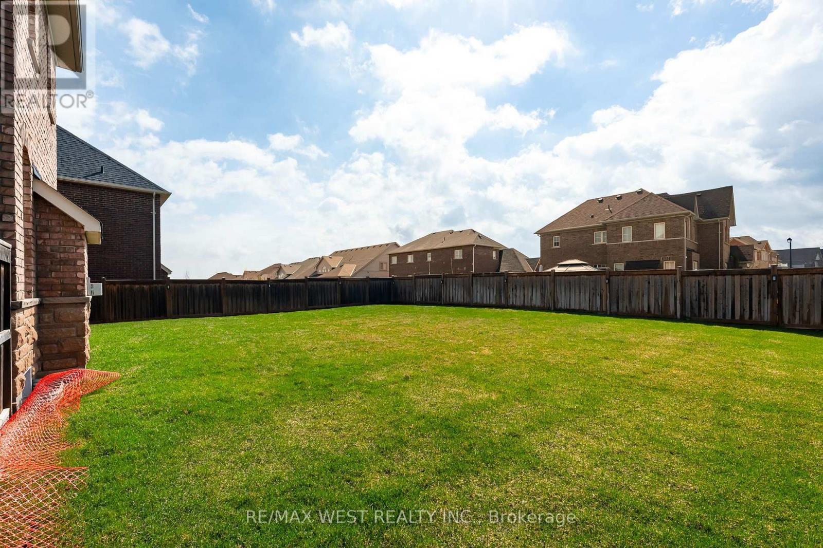 10 STONEGATE AVENUE, Mono, Ontario, L9W5K6 — Photo 2