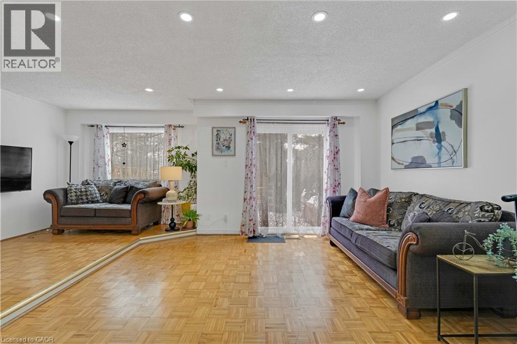 1180 MISSISSAUGA VALLEY Boulevard Unit# 4, Mississauga, Ontario, L5A3M9 — Photo 4