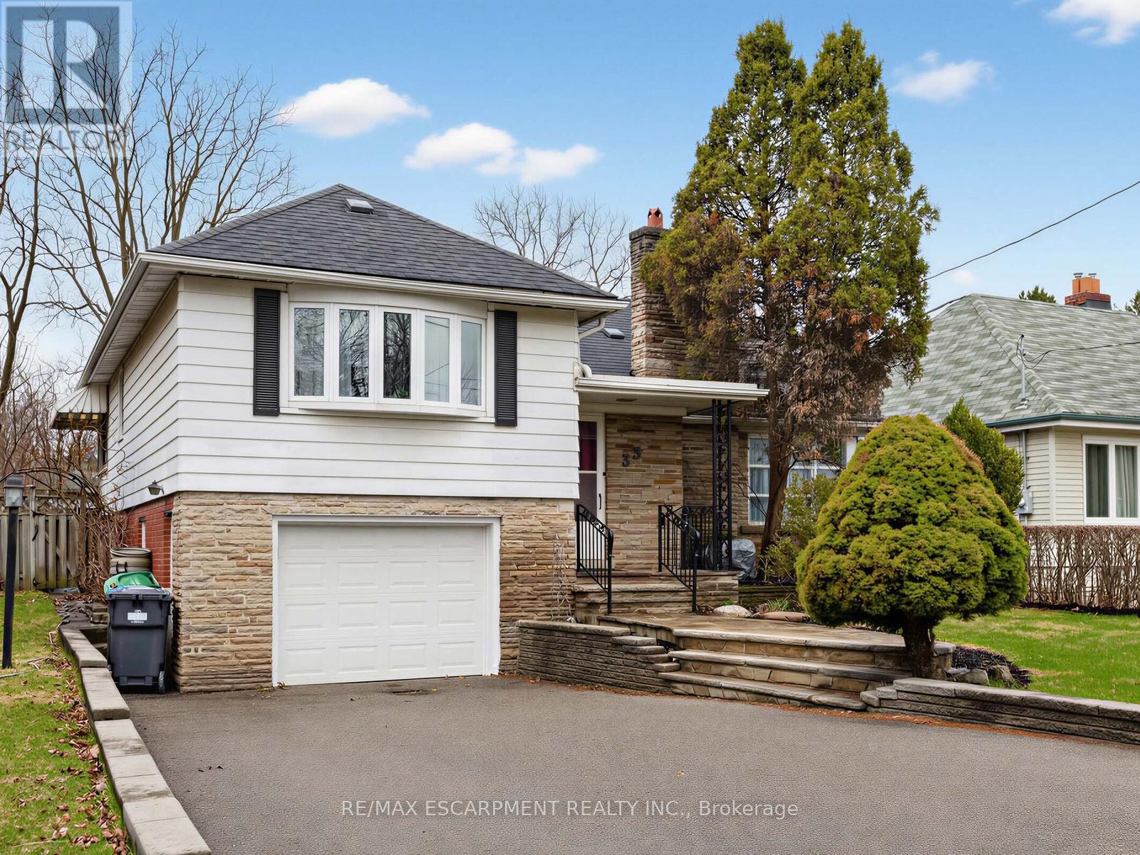 33 MILL STREET S, Brampton (Downtown Brampton), Ontario, L6Y1S7 — Photo 2