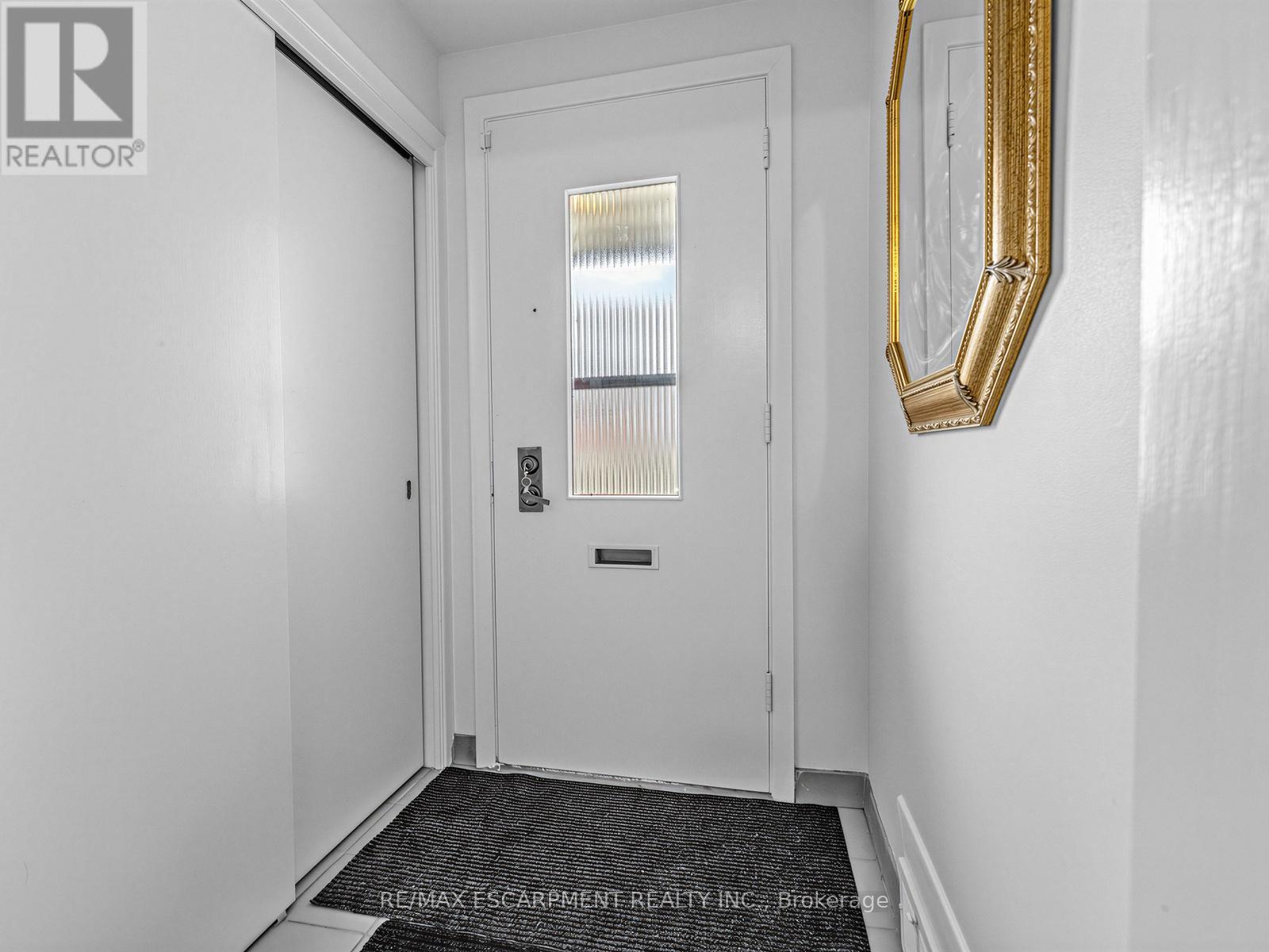 33 MILL STREET S, Brampton (Downtown Brampton), Ontario, L6Y1S7 — Photo 3