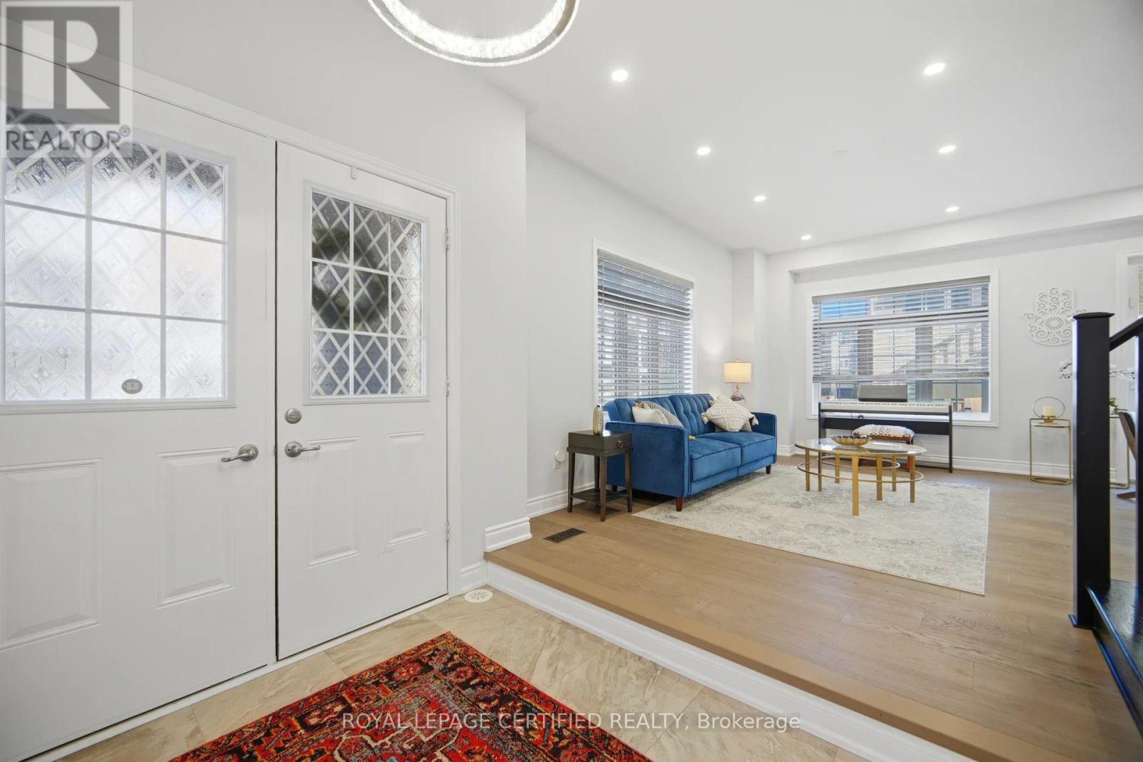 75 BORERS CREEK CIRCLE, Hamilton (Waterdown), Ontario, L8B1W3 — Photo 4