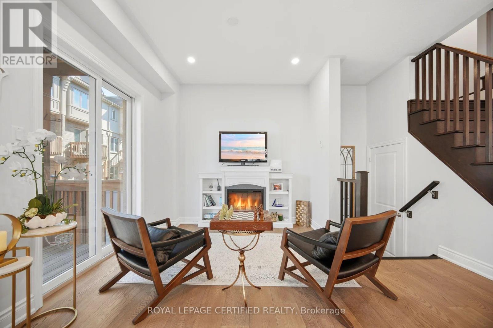 75 BORERS CREEK CIRCLE, Hamilton (Waterdown), Ontario, L8B1W3 — Photo 9