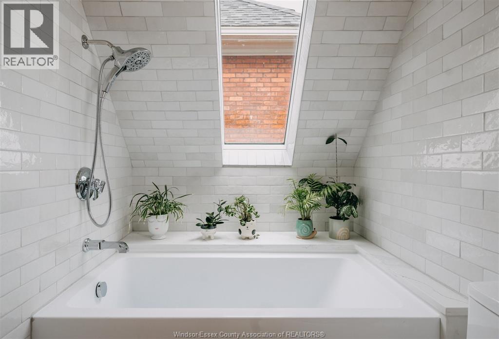 381 MOY AVENUE, Windsor, Ontario, N9A2N1 — Photo 21