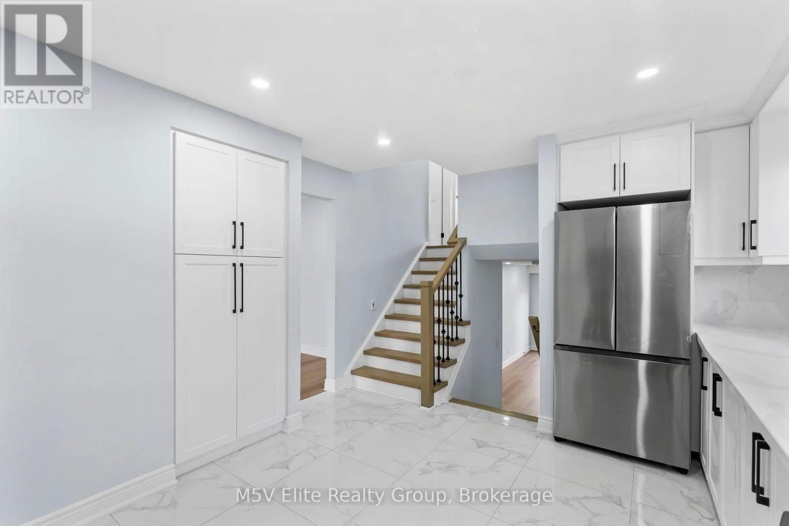 93 ASHFORD COURT, Brampton (Brampton North), Ontario, L6V3E2 — Photo 2