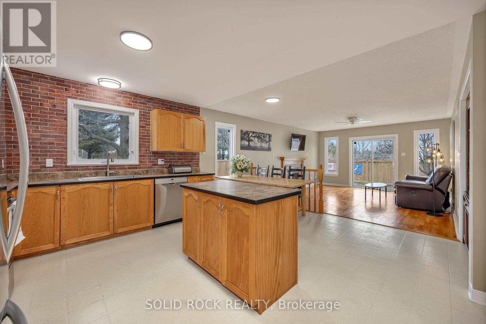 2 NEWBOROUGH CRESCENT, Ottawa, Ontario, K2G6A2 — Photo 5