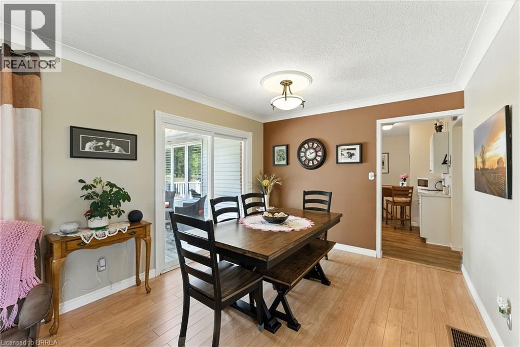 207 ROBINSON Road, Brantford, Ontario, N3T5L7 — Photo 5