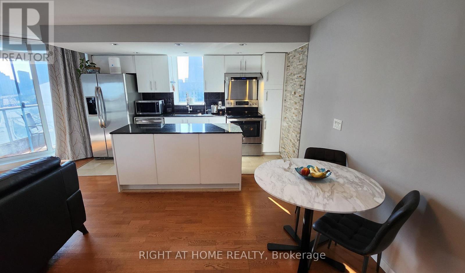 1912 - 8 YORK STREET, Toronto (Waterfront Communities), Ontario, M5J2Y2 — Photo 10