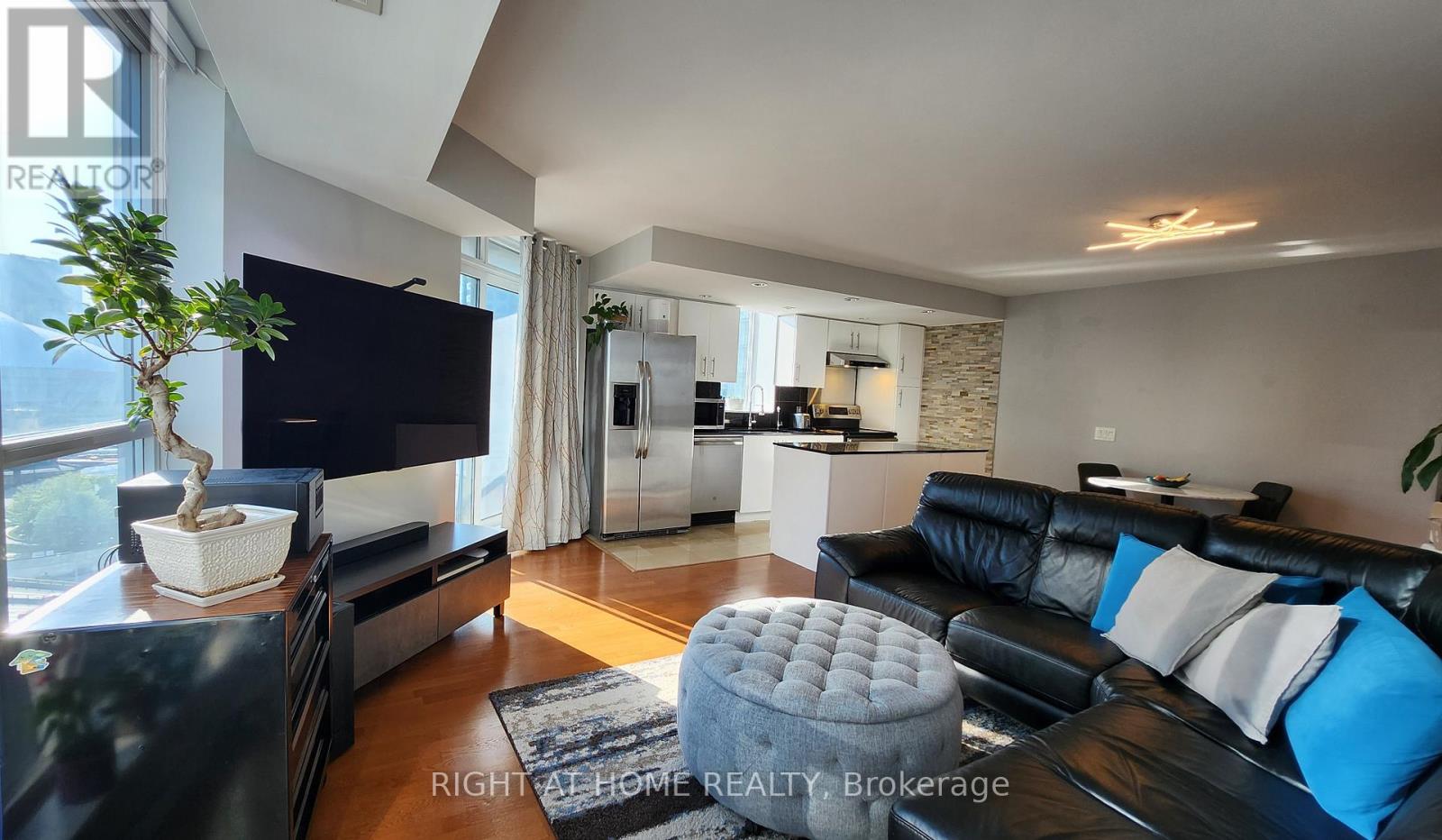 1912 - 8 YORK STREET, Toronto (Waterfront Communities), Ontario, M5J2Y2 — Photo 8