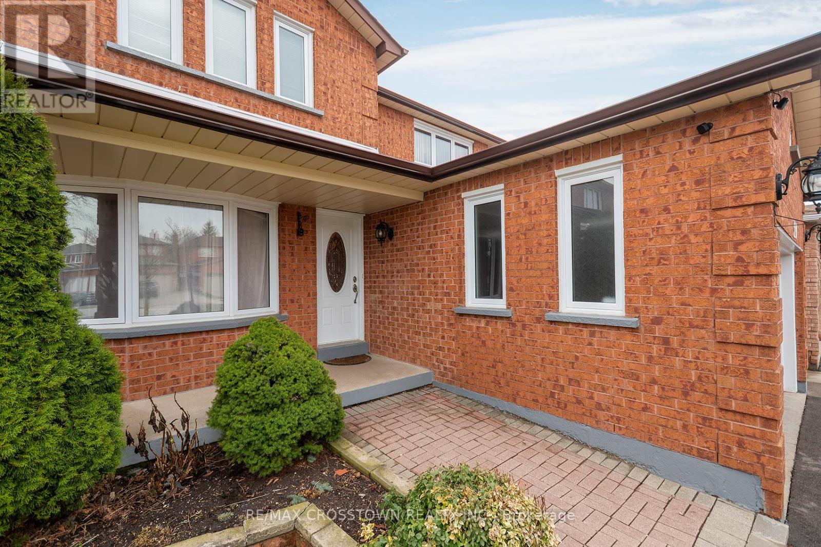 119 FIELDGATE DRIVE, Vaughan (Maple), Ontario, L6A1K5 — Photo 3