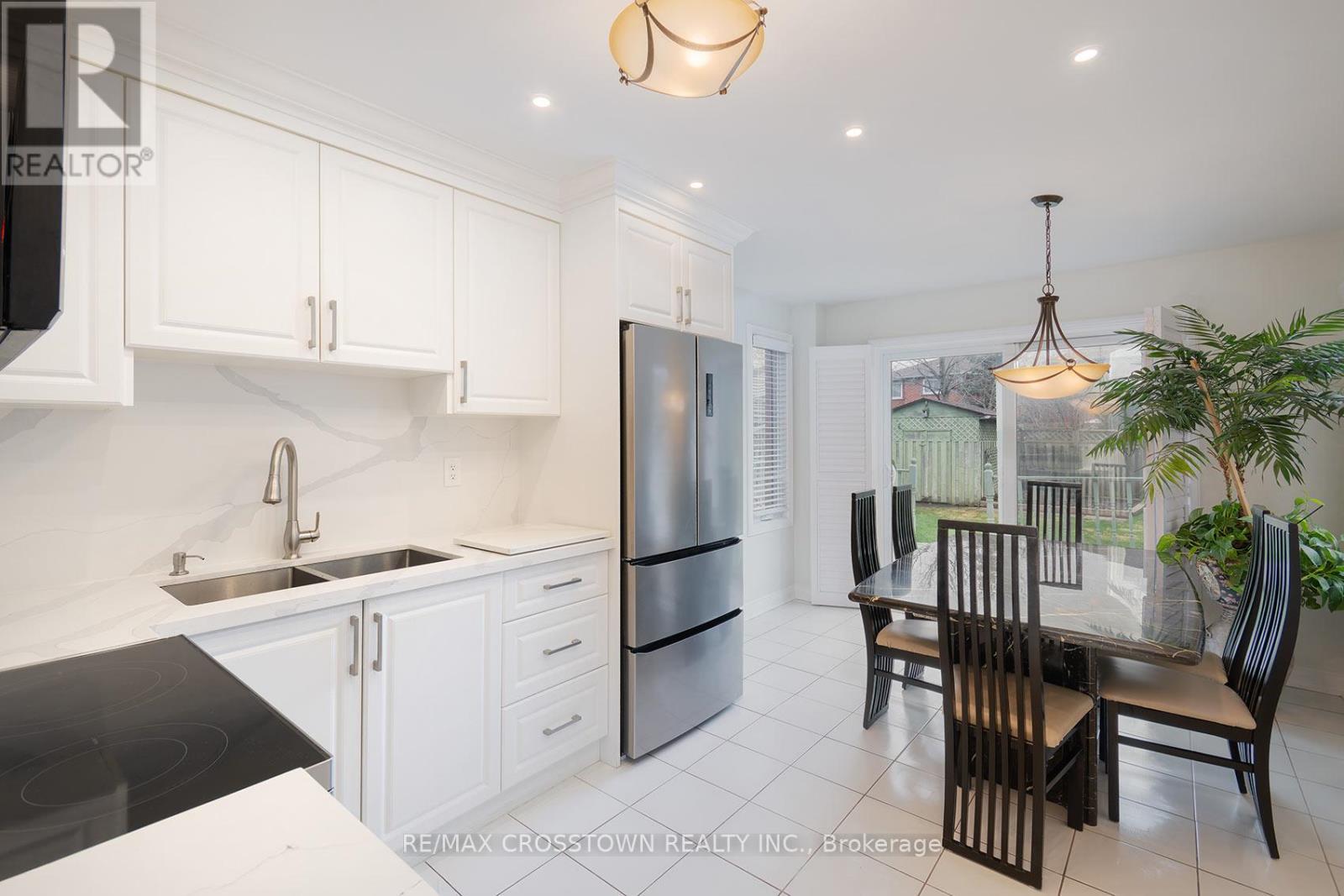 119 FIELDGATE DRIVE, Vaughan (Maple), Ontario, L6A1K5 — Photo 6