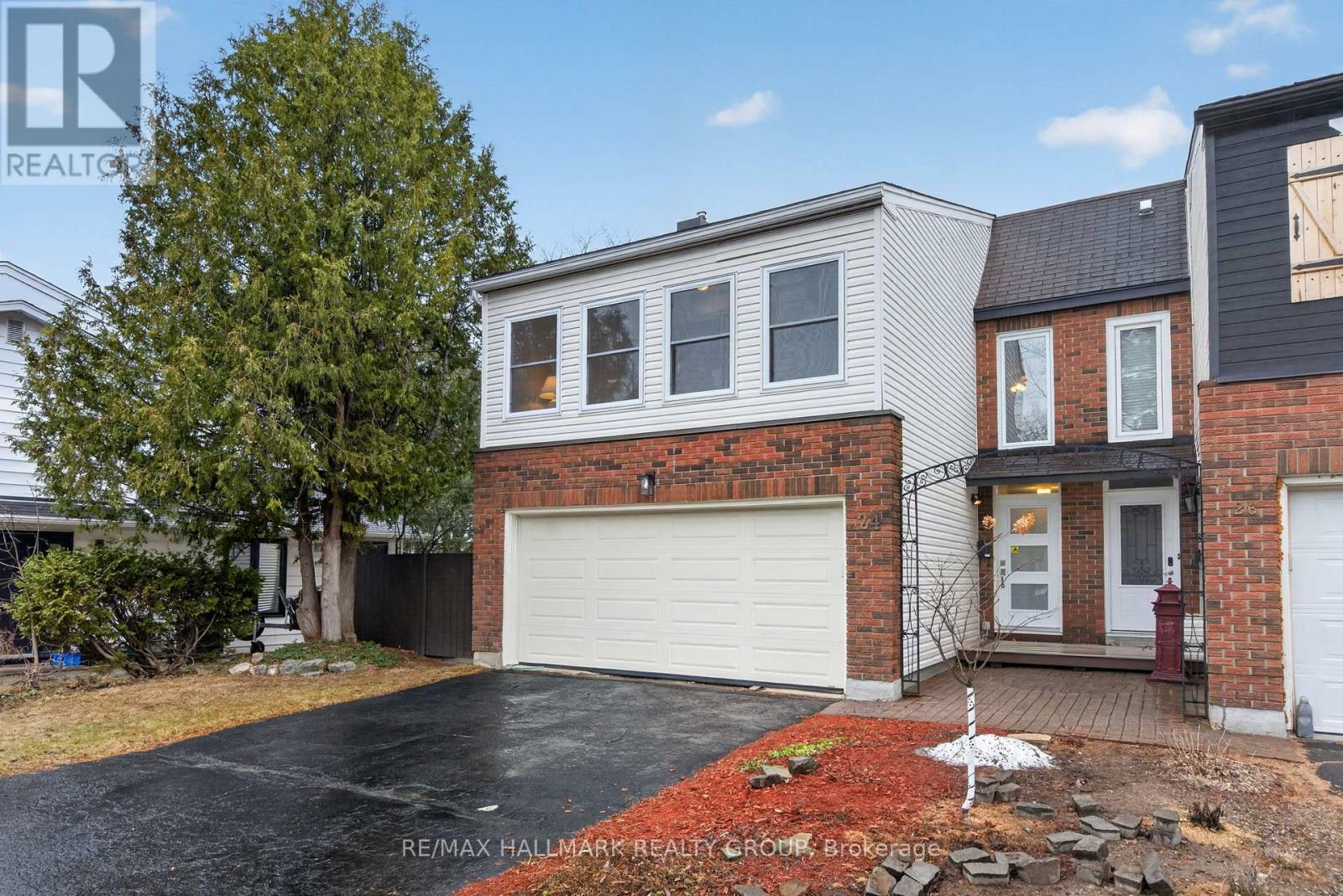 24 HOBART CRESCENT, Ottawa, Ontario, K2H5S4 — Photo 2