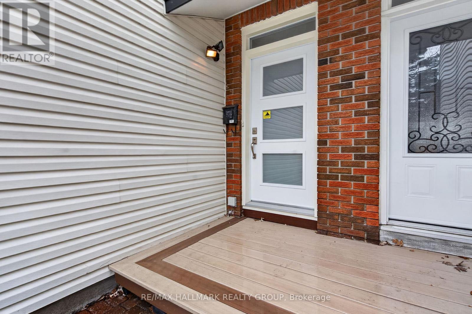 24 HOBART CRESCENT, Ottawa, Ontario, K2H5S4 — Photo 3