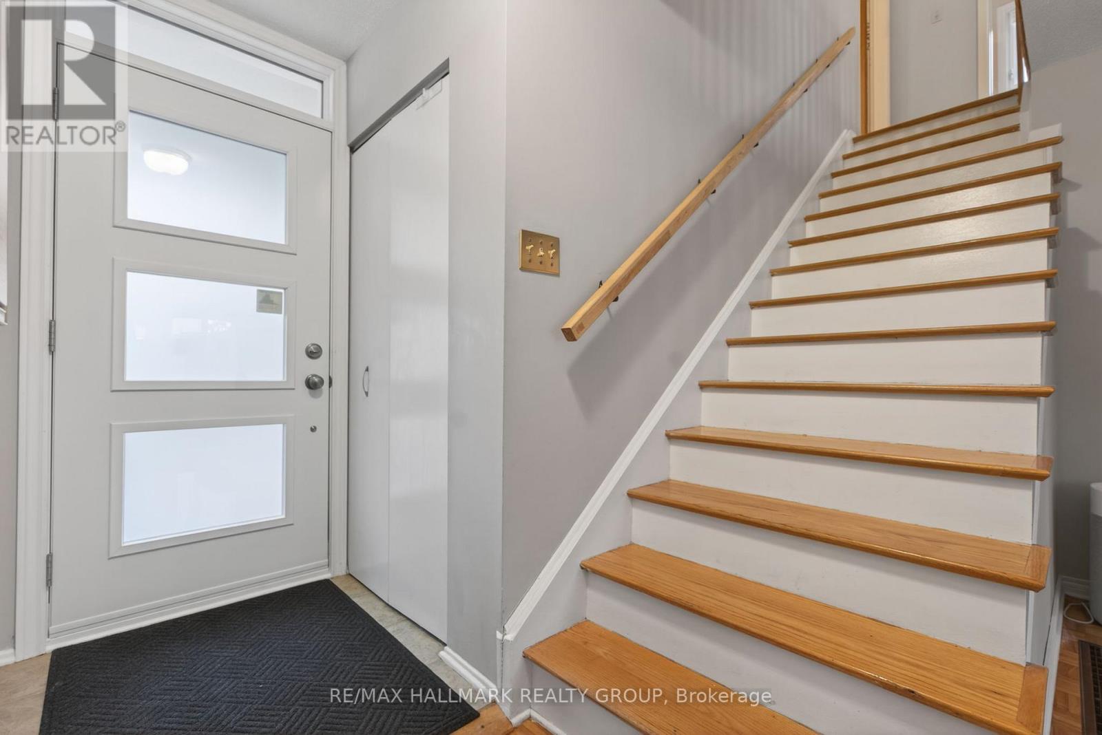 24 HOBART CRESCENT, Ottawa, Ontario, K2H5S4 — Photo 4