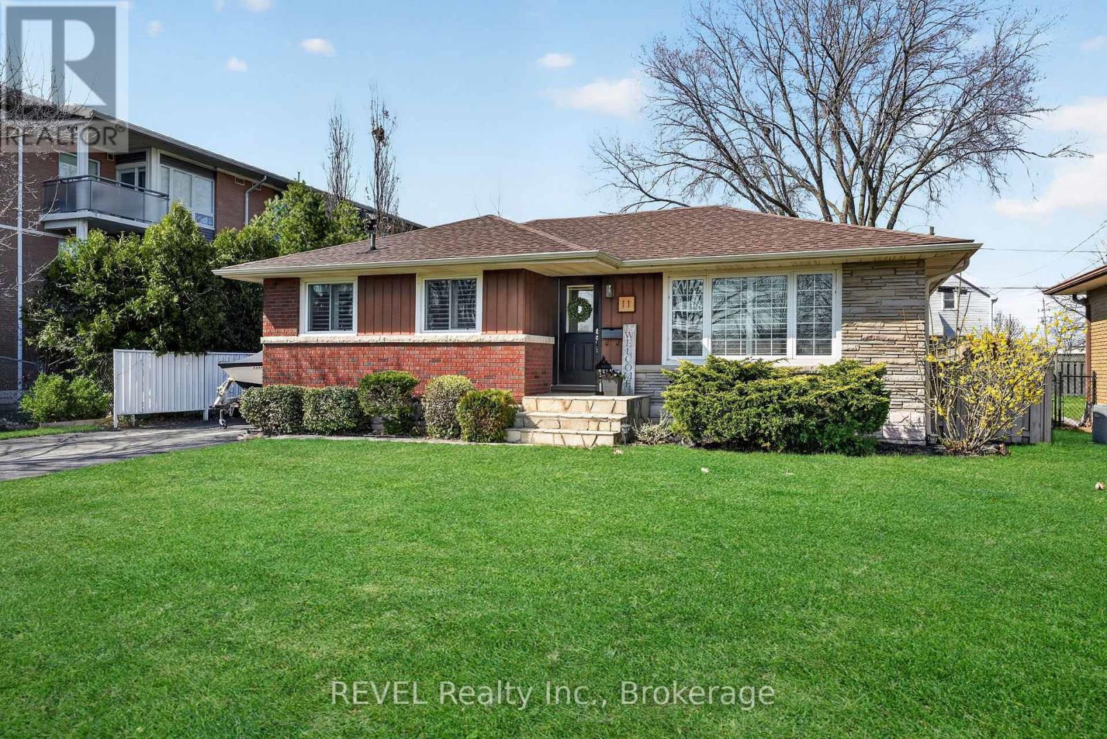 11 TAMARACK STREET, Welland (Prince Charles), Ontario, L3C4X6 — Photo 2