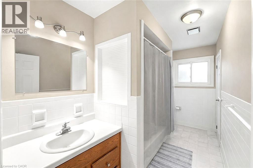 13 WESTVIEW Crescent, Waterdown, Ontario, L8B0E4 — Photo 10