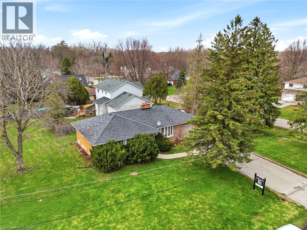 13 WESTVIEW Crescent, Waterdown, Ontario, L8B0E4 — Photo 2