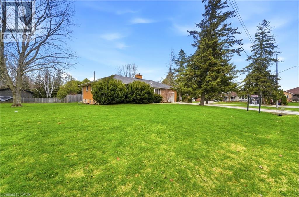 13 WESTVIEW Crescent, Waterdown, Ontario, L8B0E4 — Photo 5