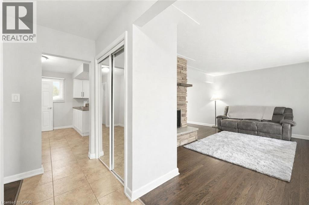 13 WESTVIEW Crescent, Waterdown, Ontario, L8B0E4 — Photo 7