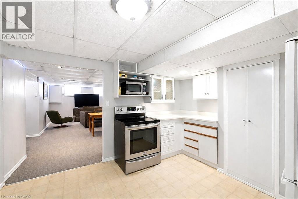 13 WESTVIEW Crescent, Waterdown, Ontario, L8B0E4 — Photo 8