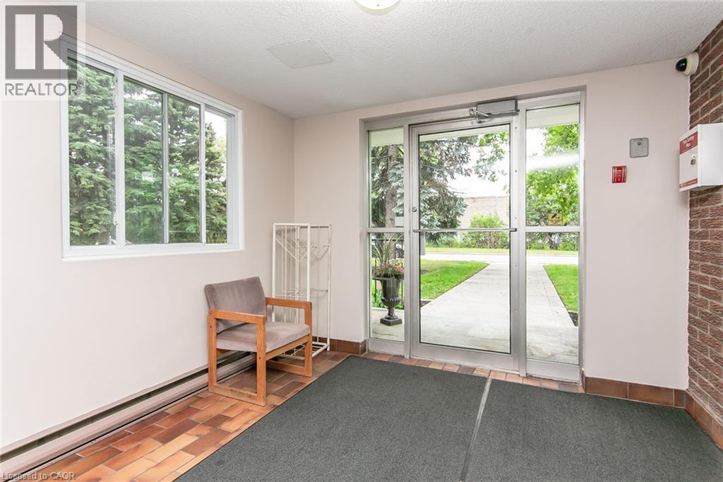 30 AVALON Place Unit# 203, Kitchener, Ontario, N2M4N6 — Photo 4