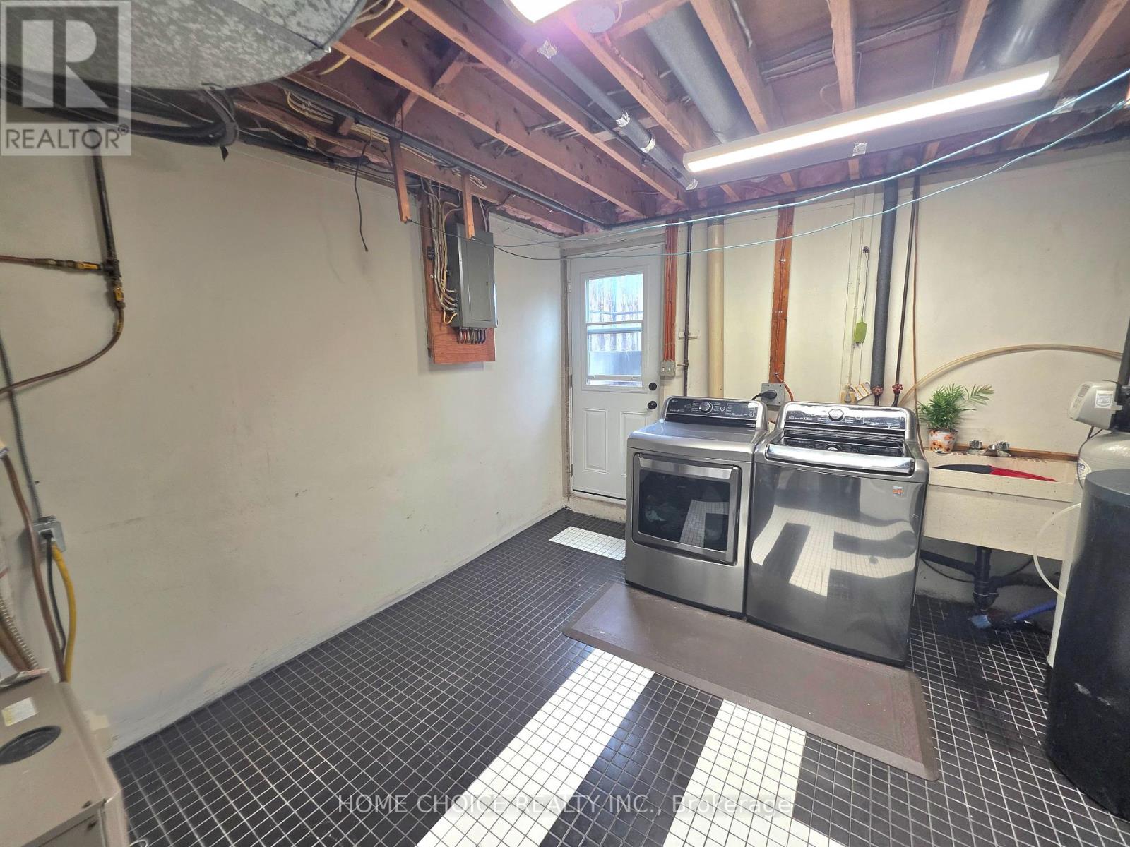 130 CHAMPLAIN CRESCENT, Kitchener, Ontario, N2B2Y6 — Photo 30