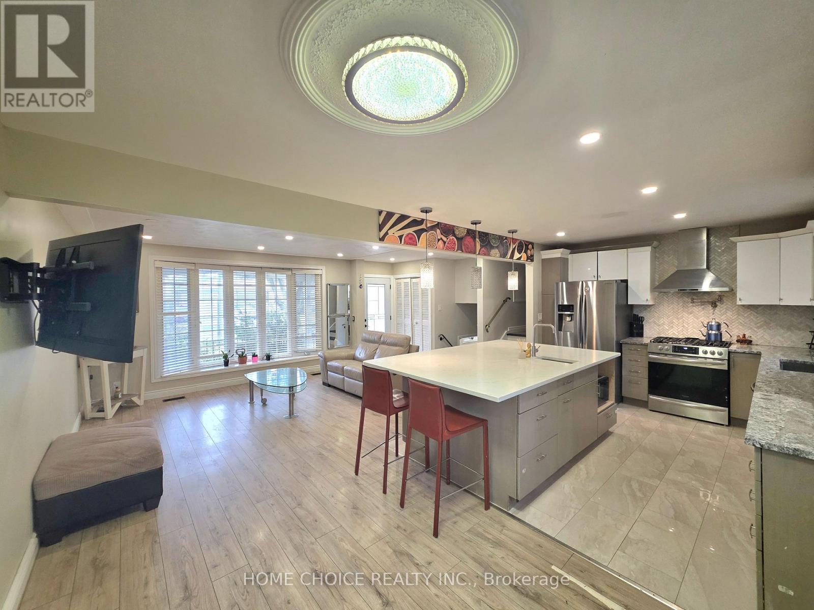 130 CHAMPLAIN CRESCENT, Kitchener, Ontario, N2B2Y6 — Photo 5
