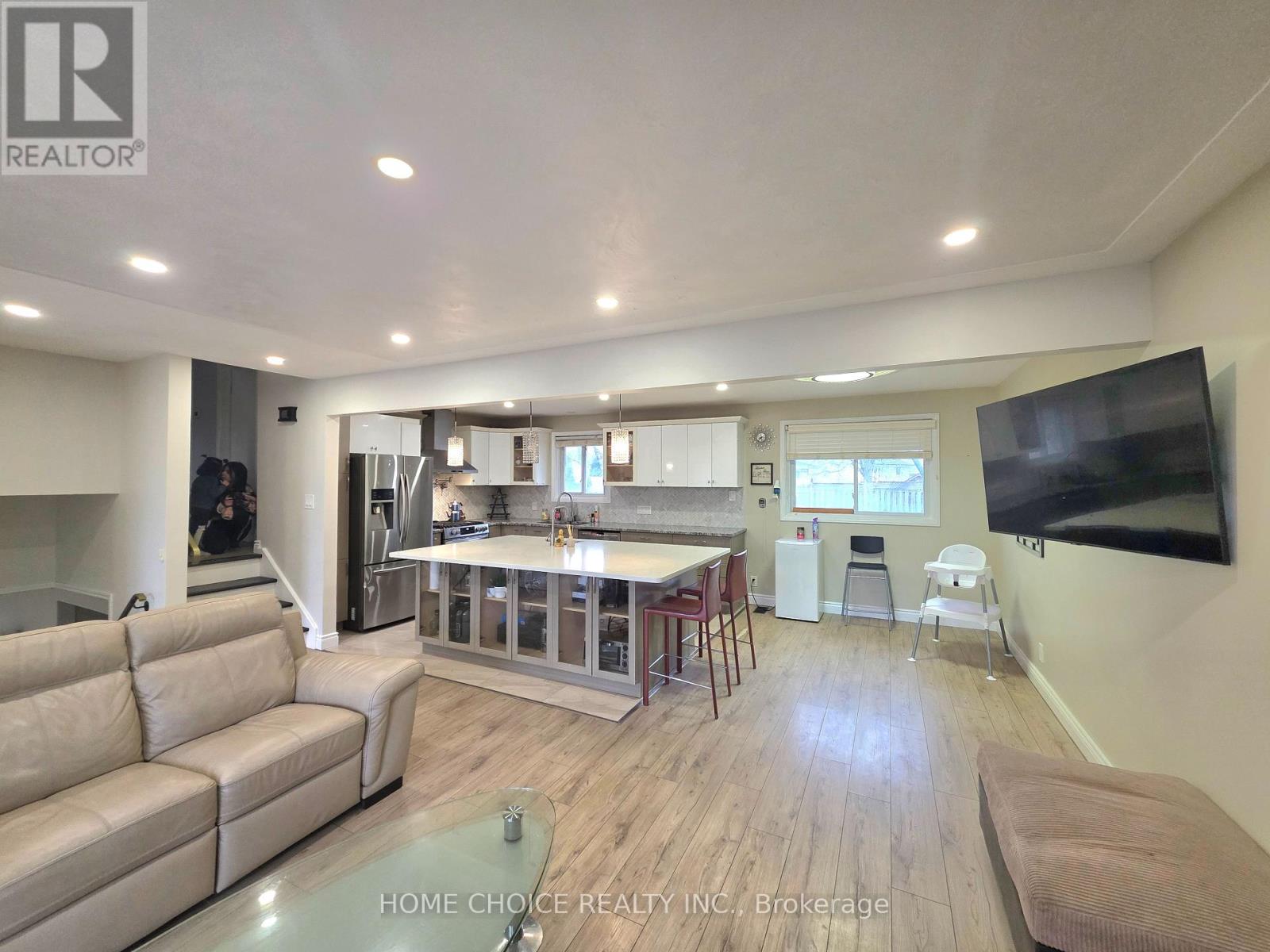130 CHAMPLAIN CRESCENT, Kitchener, Ontario, N2B2Y6 — Photo 6