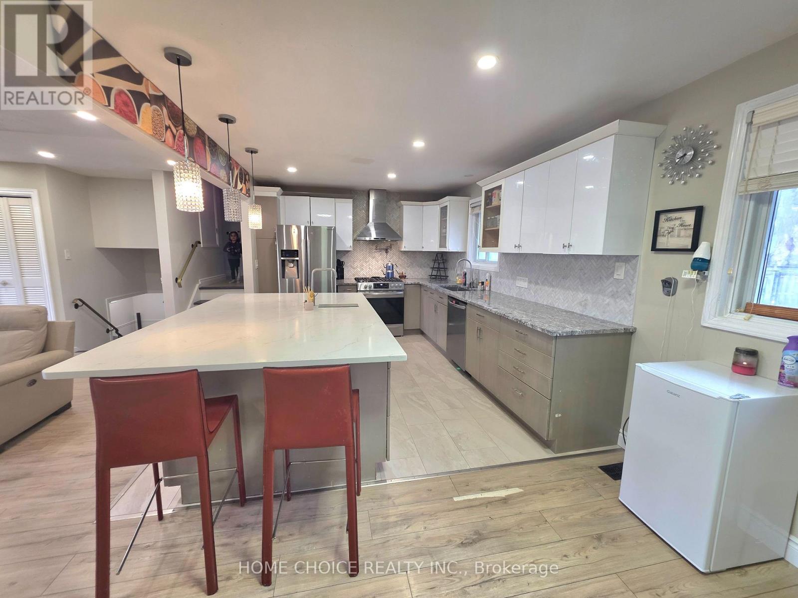 130 CHAMPLAIN CRESCENT, Kitchener, Ontario, N2B2Y6 — Photo 9