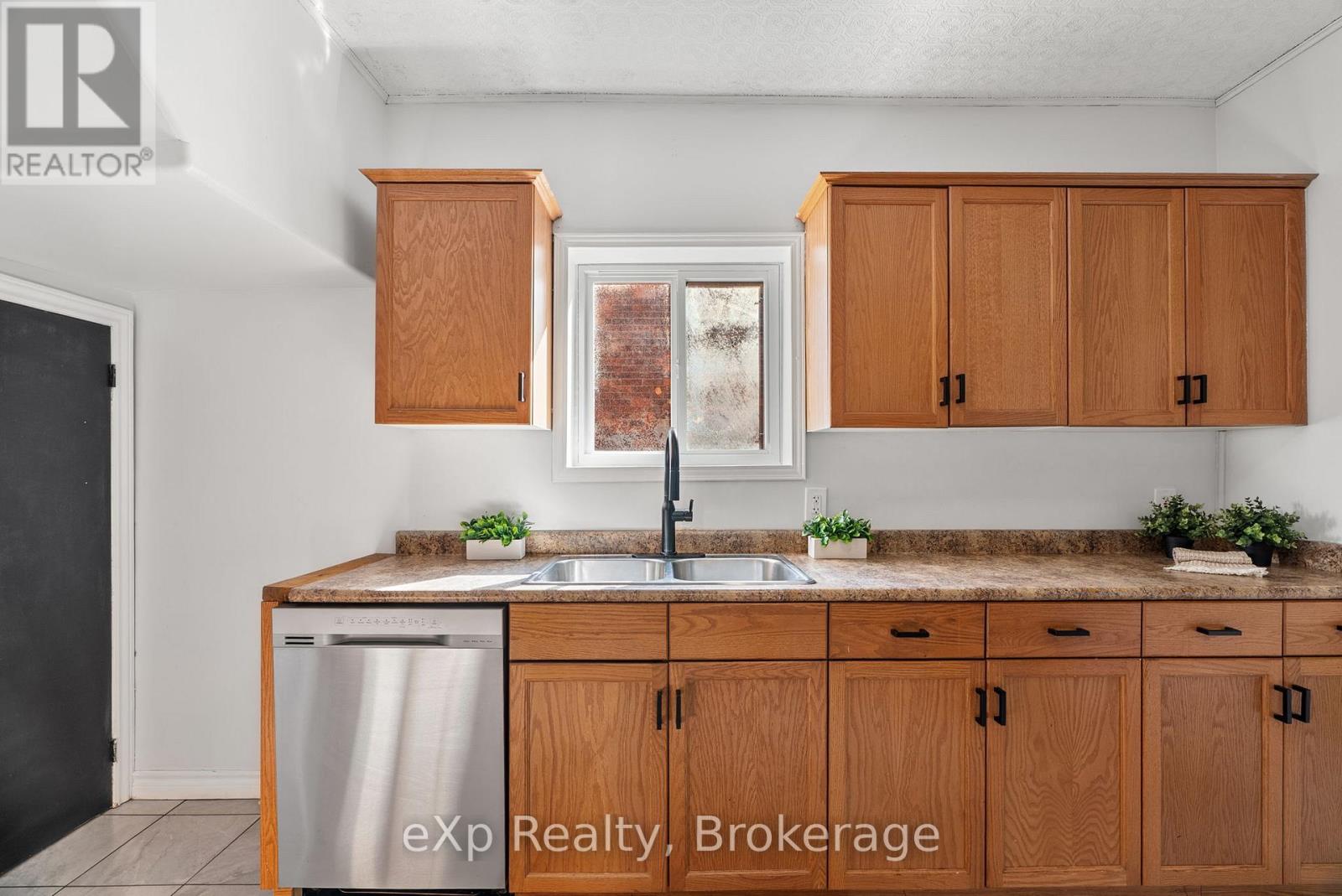 63 GUELPH STREET, Stratford, Ontario, N5A3W7 — Photo 18