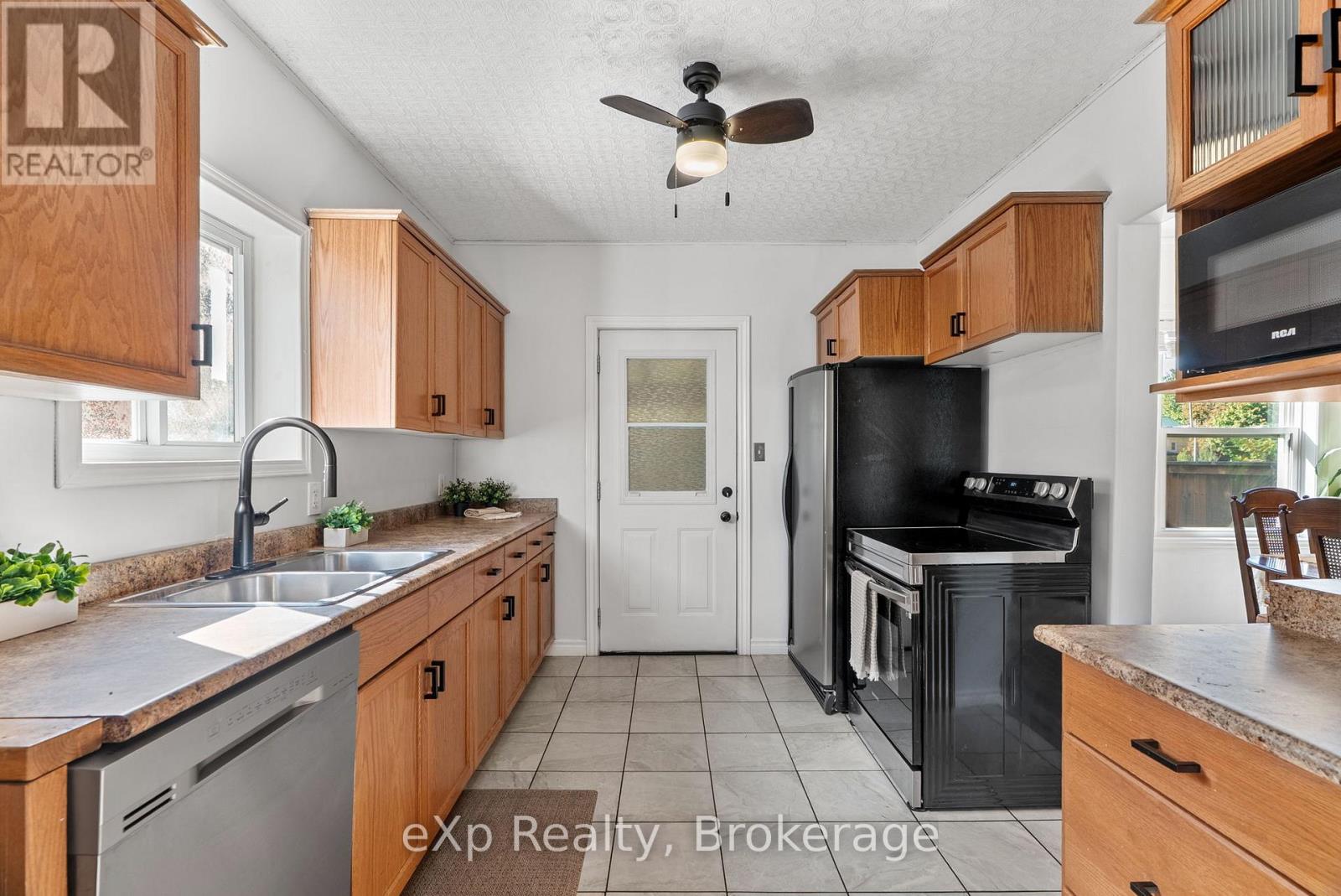 63 GUELPH STREET, Stratford, Ontario, N5A3W7 — Photo 3