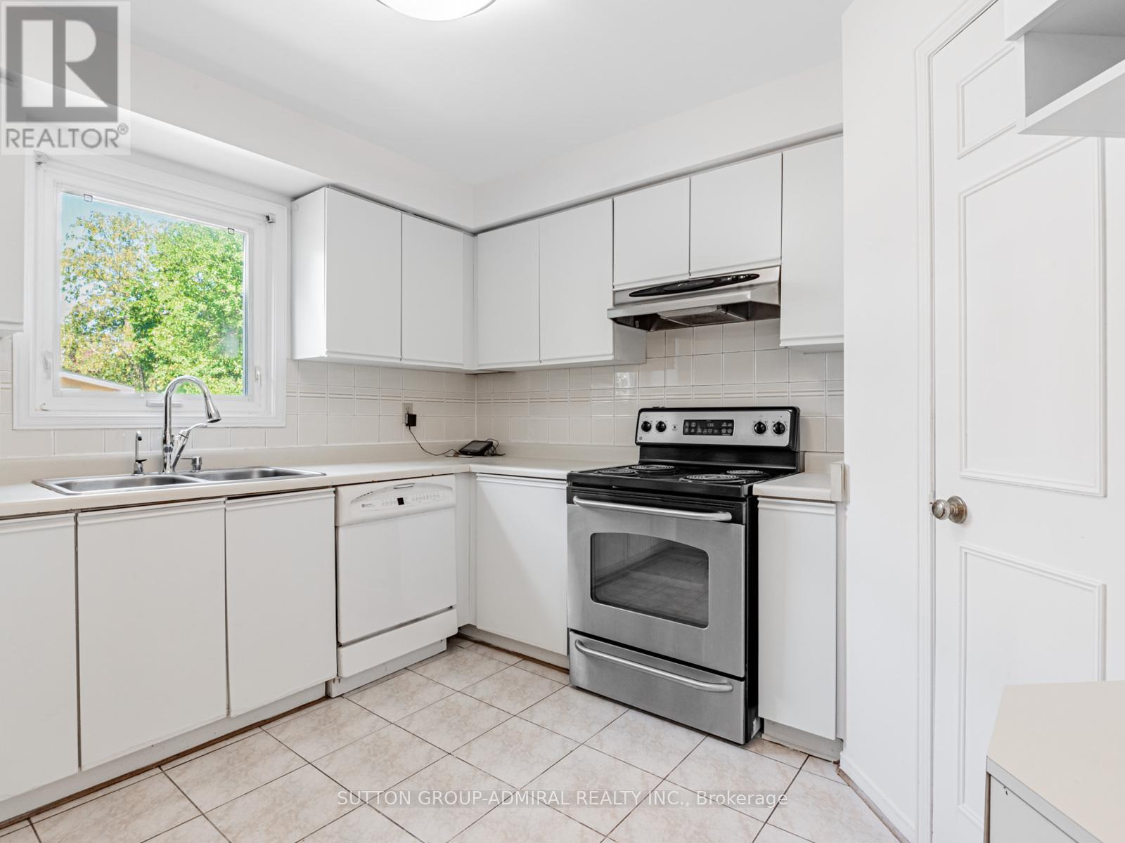 98 ROSEDALE HEIGHTS DRIVE, Vaughan (Uplands), Ontario, L4J4V7 — Photo 9