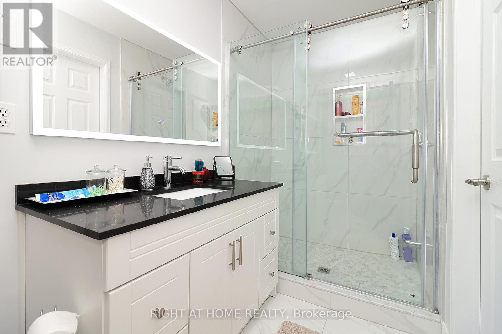 27 FOUNDRY LANE, Whitby (Williamsburg), Ontario, L1P1M5 — Photo 15