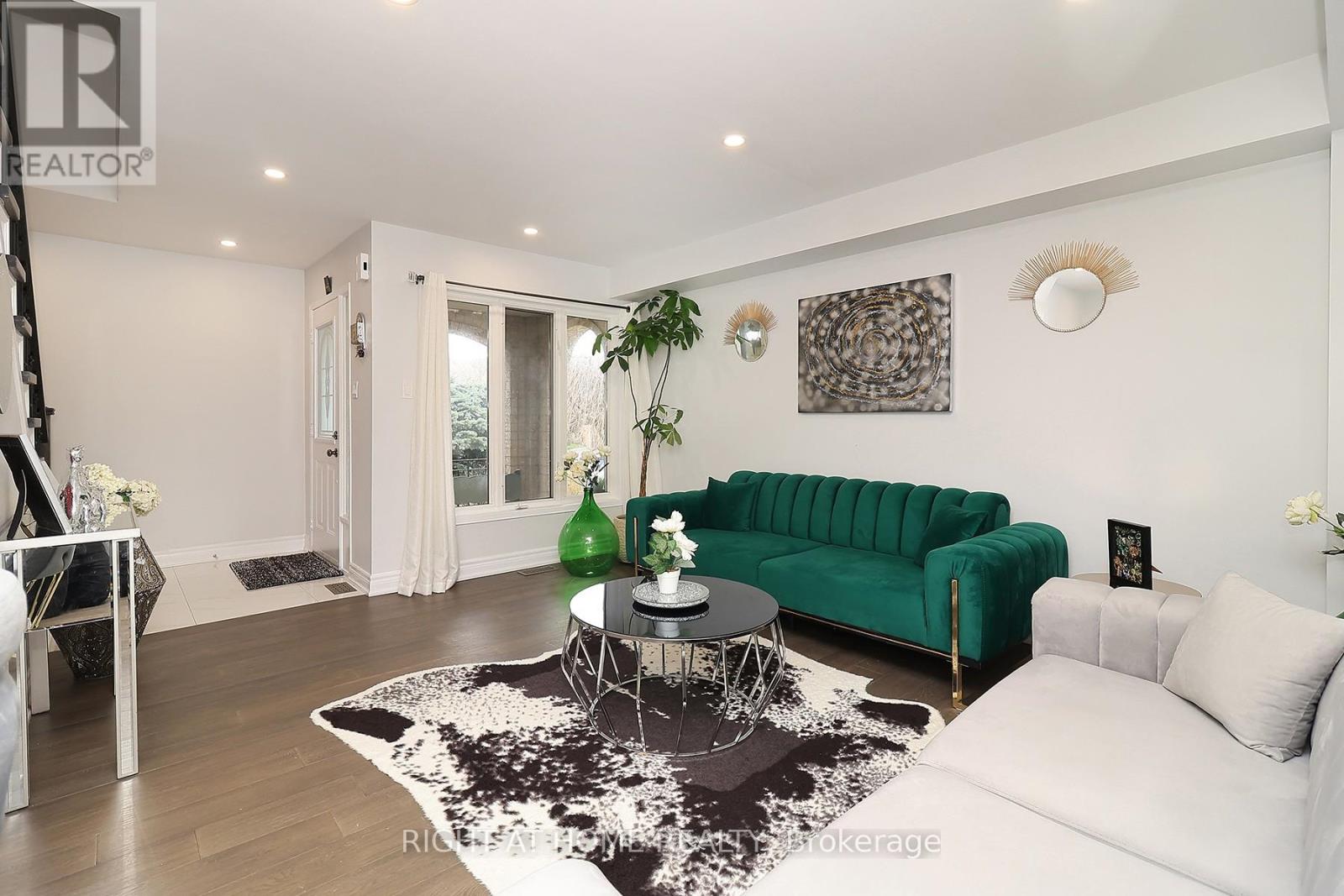 27 FOUNDRY LANE, Whitby (Williamsburg), Ontario, L1P1M5 — Photo 5