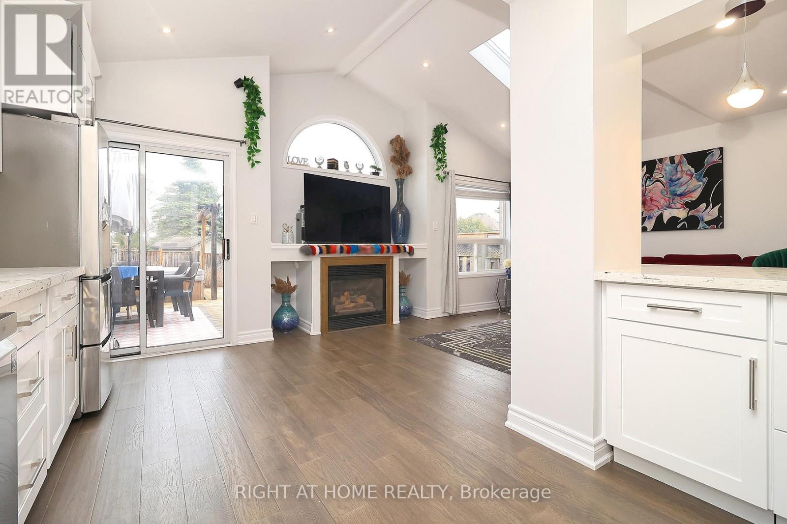 27 FOUNDRY LANE, Whitby (Williamsburg), Ontario, L1P1M5 — Photo 9