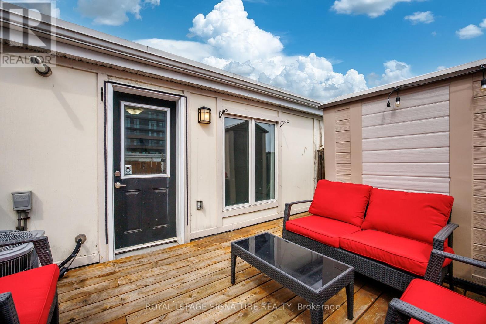 929 - 16 LAIDLAW STREET, Toronto (South Parkdale), Ontario, M6K1X2 — Photo 2