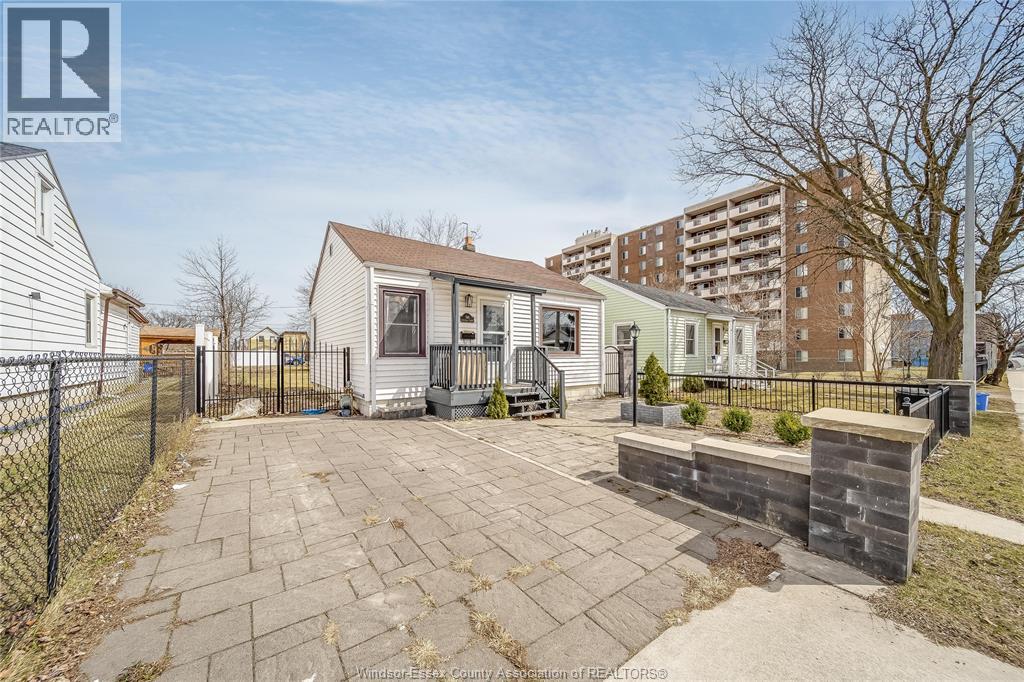 744 MCDOUGALL STREET, Windsor, Ontario, N9A1L8 — Photo 2