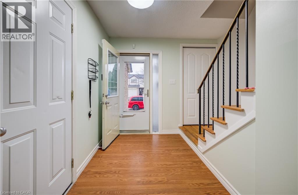 20 WESTMOUNT Mews, Cambridge, Ontario, N1S4J1 — Photo 3