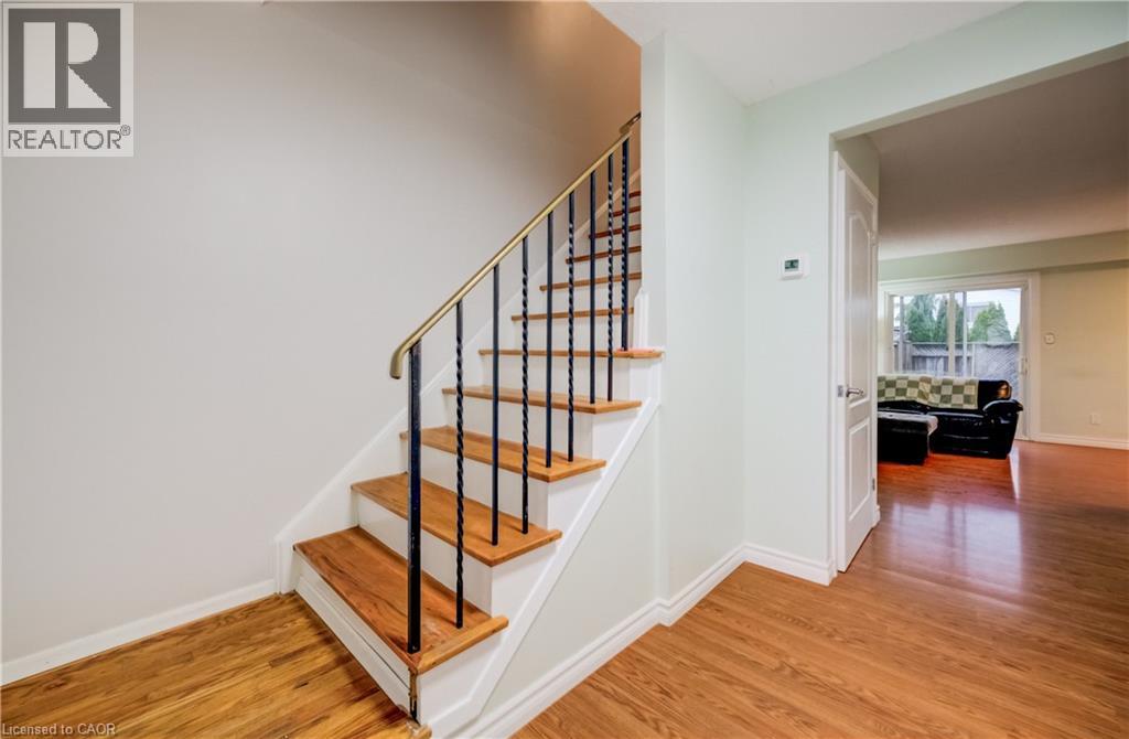 20 WESTMOUNT Mews, Cambridge, Ontario, N1S4J1 — Photo 4