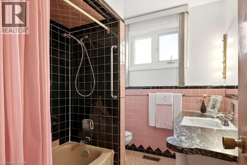 92 REID Avenue S, Hamilton, Ontario, L8K3V1 — Photo 4