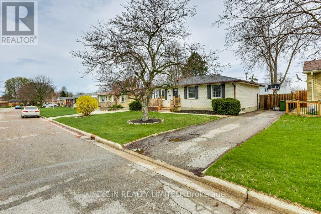 34 SPARTA STREET, St. Thomas, Ontario, N5R5G9 — Photo 2