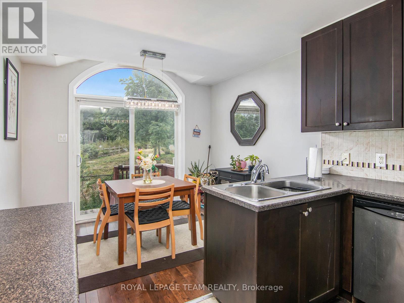 330 FORESTBROOK STREET, Ottawa, Ontario, K2K0B9 — Photo 9